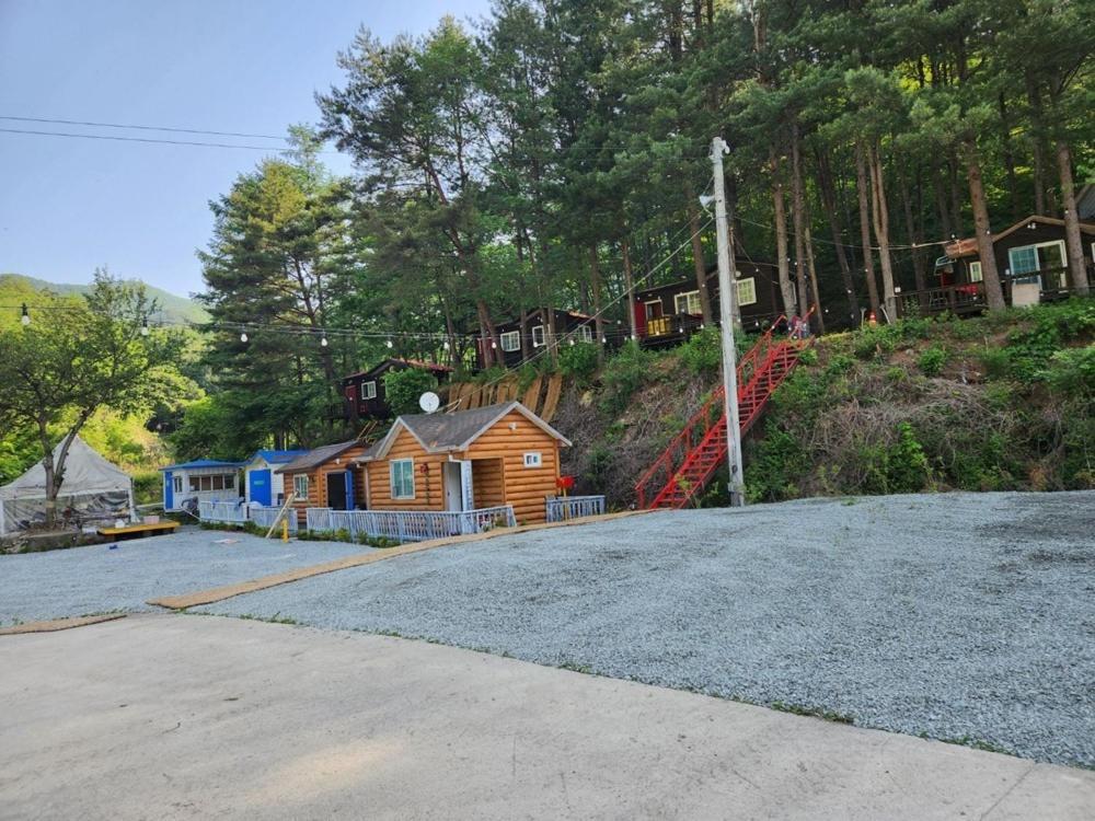 Hongcheon Gongjaksan Recreational Forest Pension Quarto foto